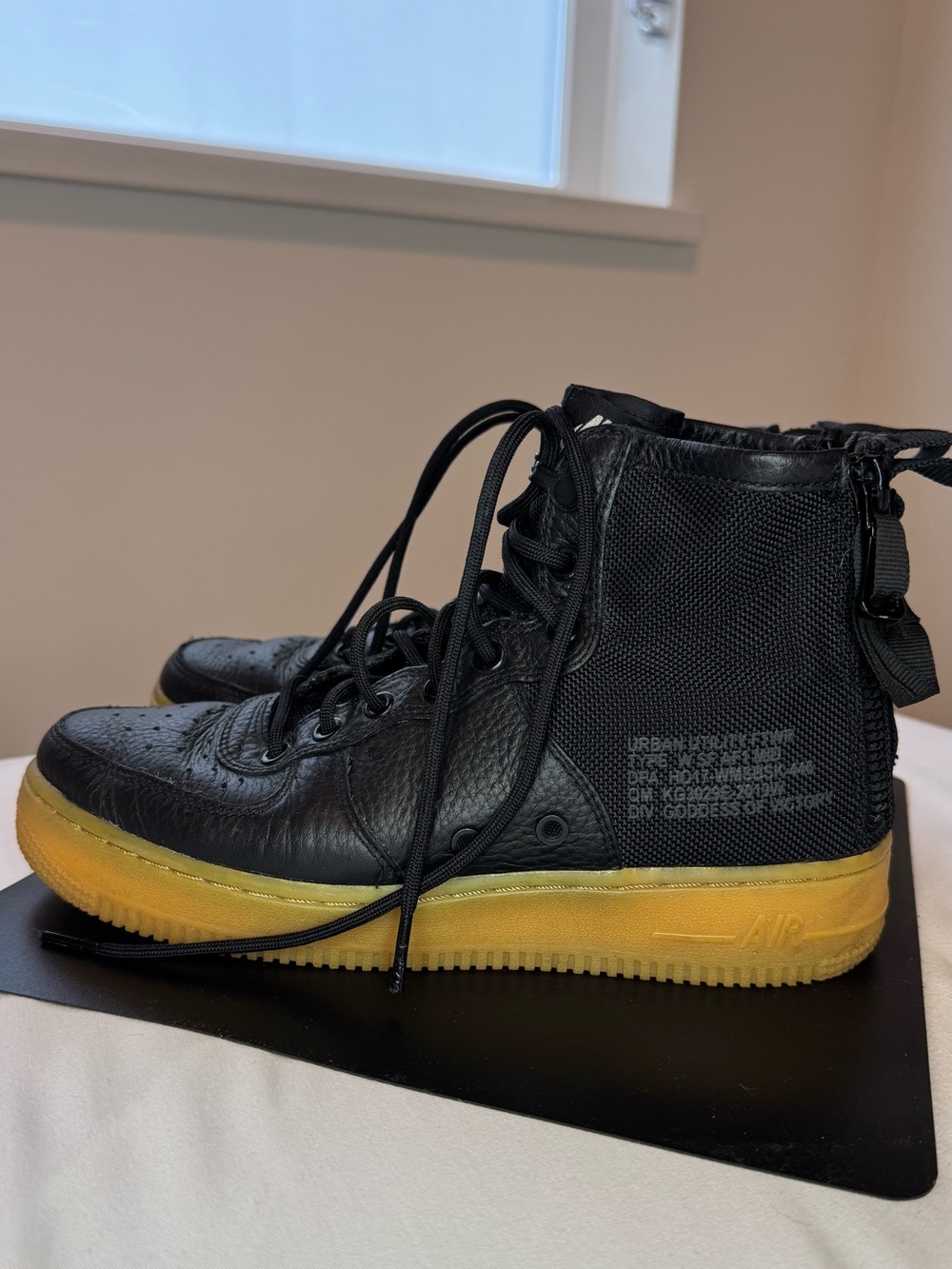 Nike Air Force 1 Mid Men’s Size 8.5 Black High Top Sneakers